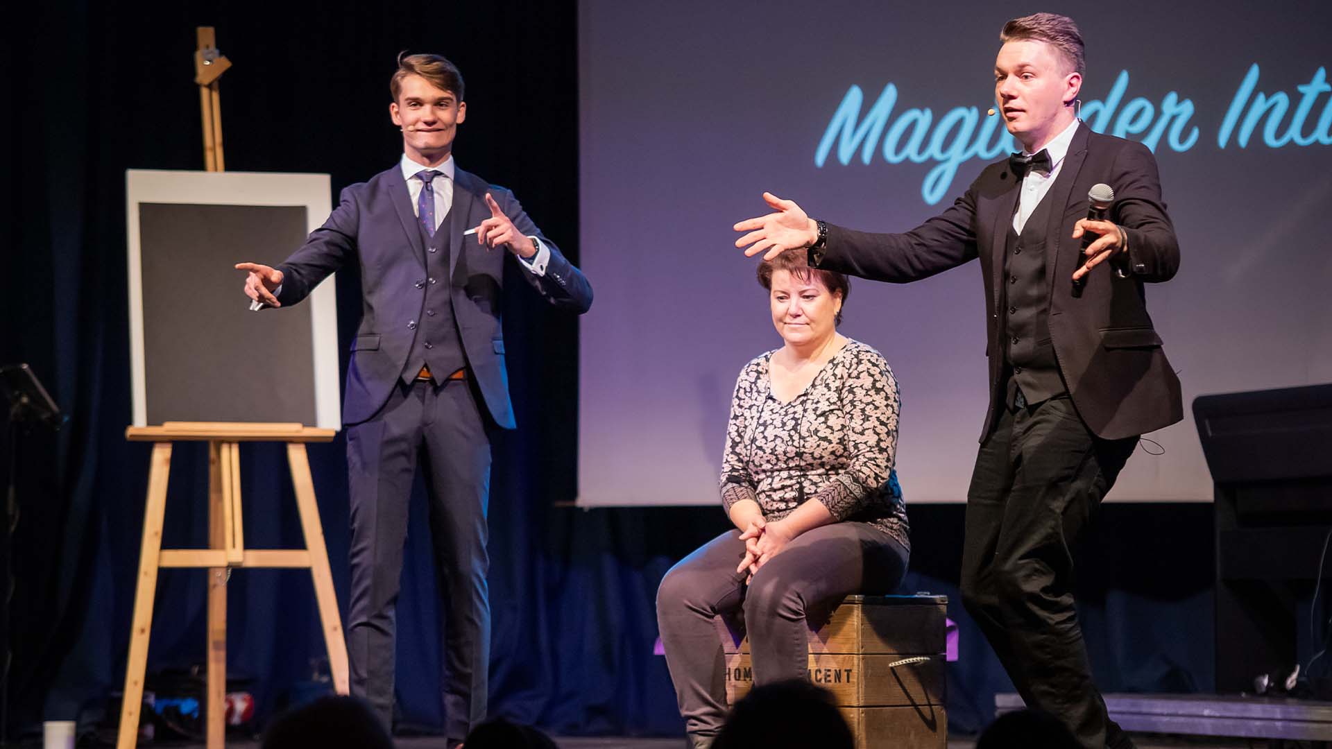 Thomas und Vincent fordern gemeinsam Applaus vom Publikum