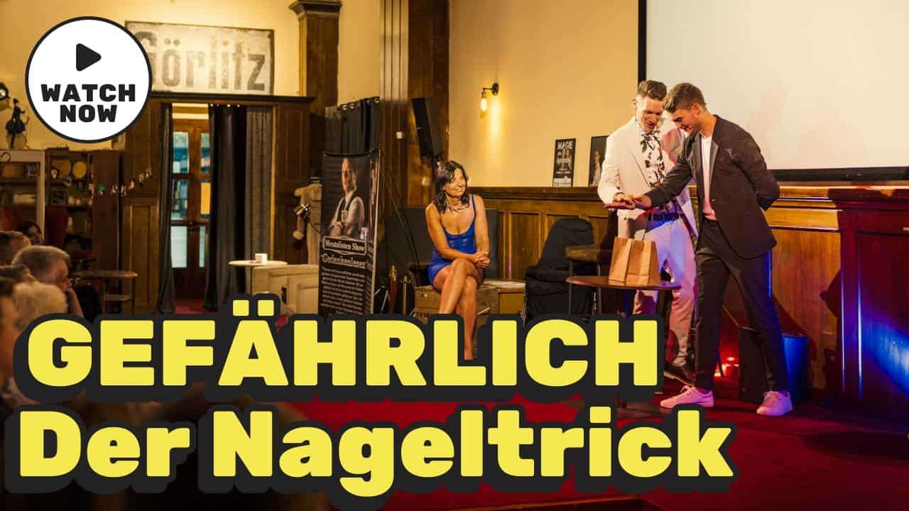 Thomas Majka und Vincent Frommer führen bei der Zehn-Jahre-Show den gefährlichen Nagel-Trick vor.