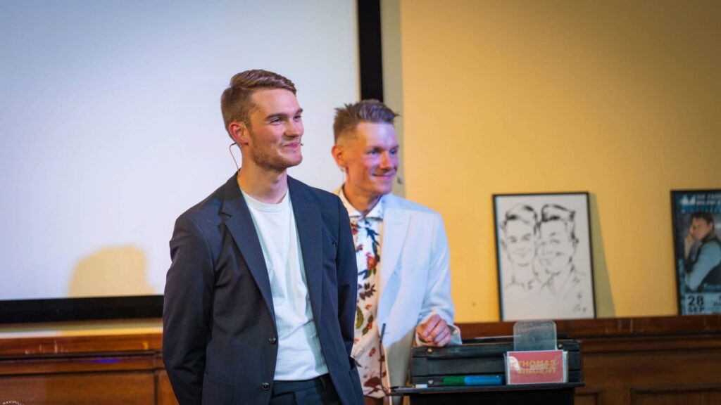 Zauberkünstler Thomas Majka und Mentalist Vincent Frommer begeistern gemeinsam Gäste auf einer Firmenfeier mit interaktiver Show