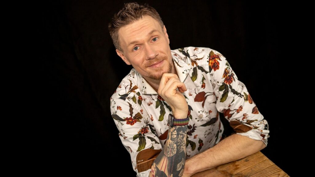 Mentalist Thomas Majka aus Leipzig bei Porträtaufnahme für Events und Shows